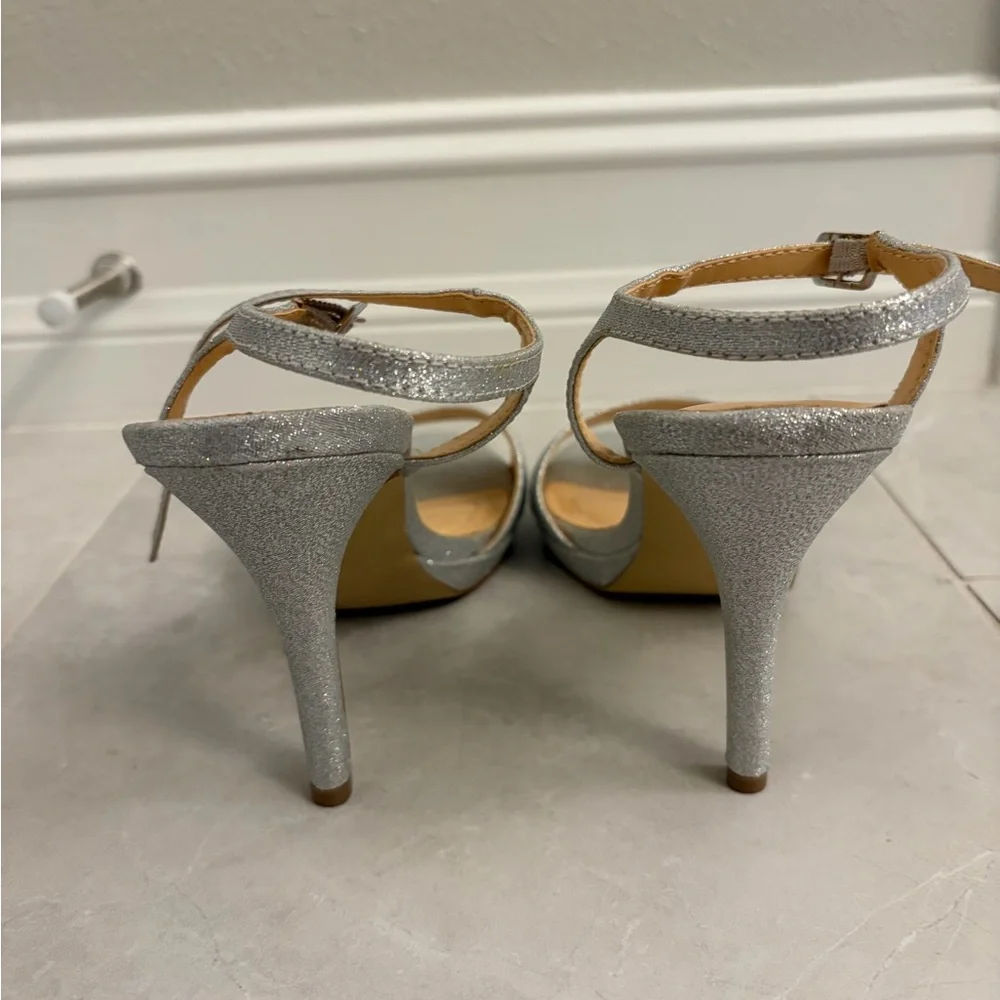 Badgley Mischka Shimmering Silver Heels size 8.5 - Picture 7 of 7